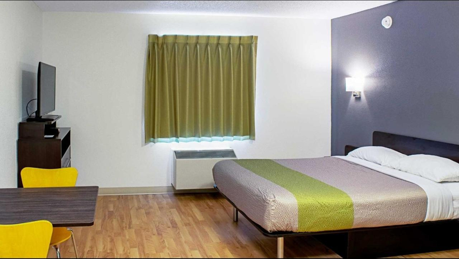 Bedroom 2, Crossland Economy Studios - Cincinnati/Springdale/Tri-County Mall, Cincinnati