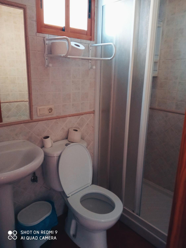 Bathroom 2, Complejo Godoy, Cáceres