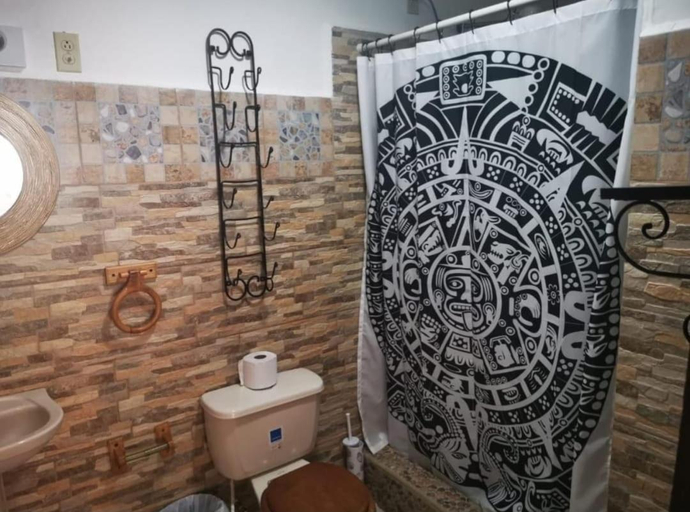 4, Corrales House, Tela