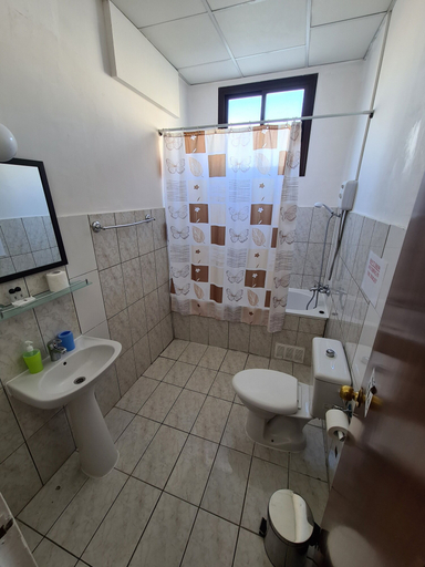 Bathroom 4, Metropole Hotel