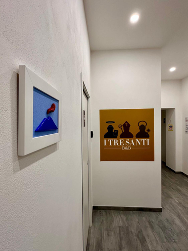 Others 5, B&B I TRE SANTI, Napoli