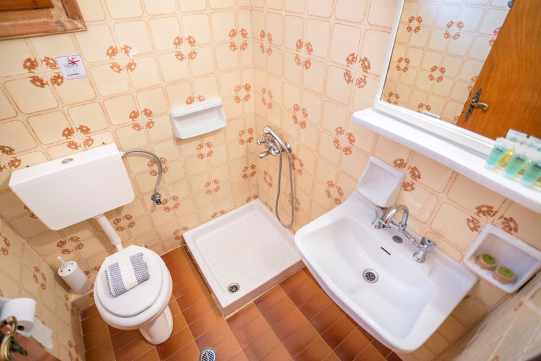 Bathroom 5, Villa Diamanti, Peloponnese