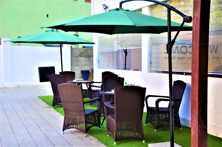 Food & Drinks 5, KAREEM RESIDENCY, Srinagar