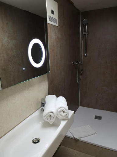 Bathroom 5, Bodenseehotel Krone, Konstanz