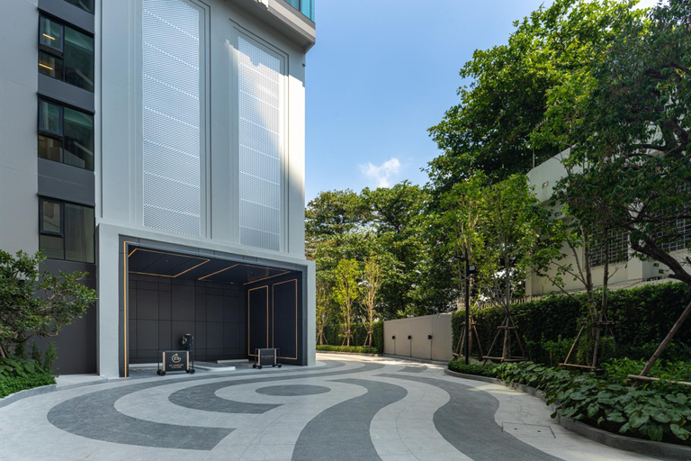 Exterior & Views 2, Hampton Sriracha, Si Racha