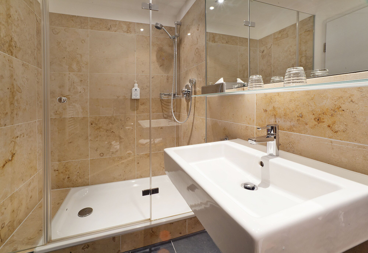 Bathroom 5, AKZENT Brauerei Hotel Hirsch, Unterallgäu