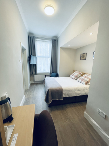Bedroom 3, The Westlynne Hotel & Apartments, Manchester