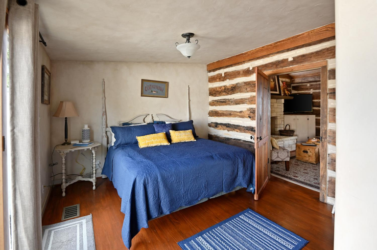 Bedroom 2, Cabins on Knopp School-Czech Cabin, Gillespie
