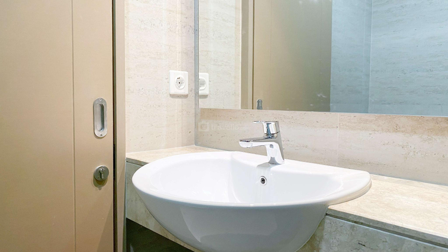 Bathroom, Wonderful and Homey 2BR at Gold Coast By Travelio, Jakarta Utara