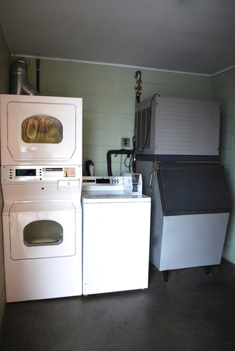 Laundry, Duffy's Motel, Gordon