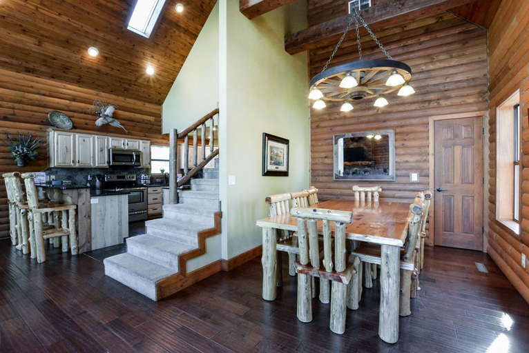 Others 5, Luxury Lakefront Chalet Resort 2 Pools FREE Amenities Dock MiniGolf Waterslide, Stone