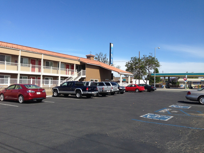 Exterior 3, BeachWay Inn, San Luis Obispo