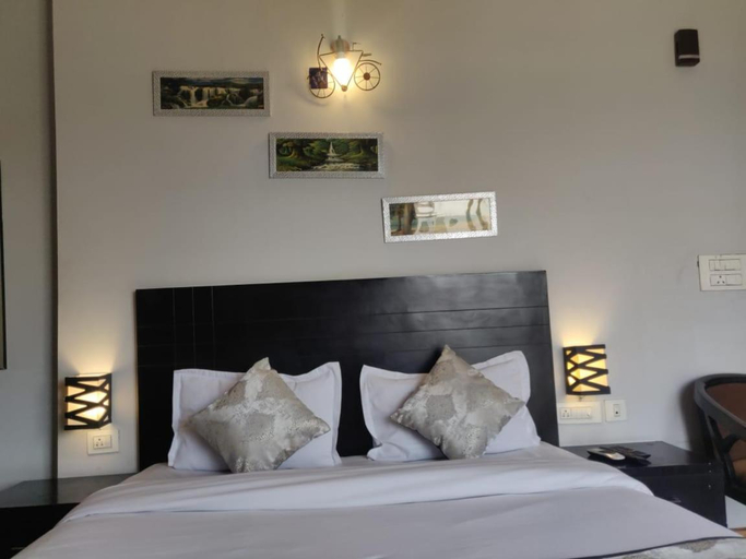 Bedroom 2, pearls suits and resorts, Mathura