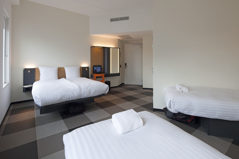 Bedroom 4, easyHotel The Hague Scheveningen Beach, The Hague