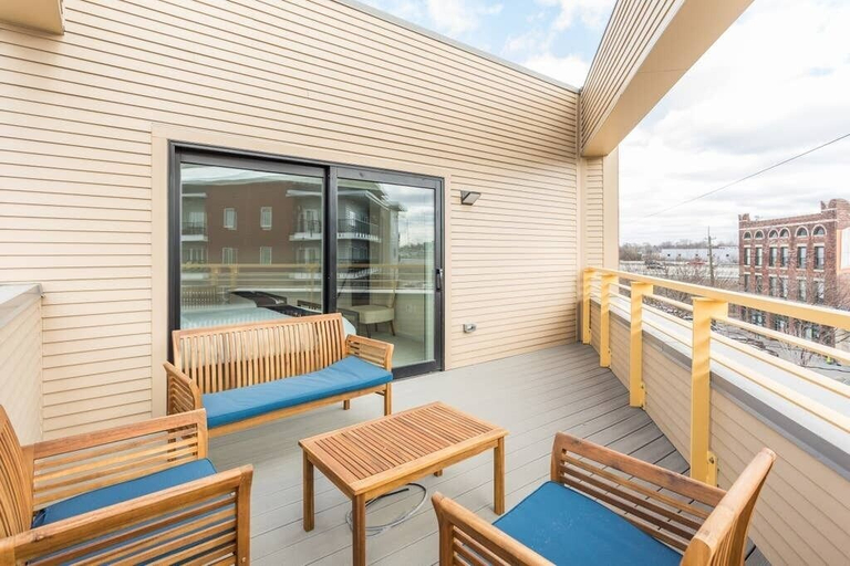 Others 2, TWO Modern Penthouses on Mass by CozySuites, Indianapolis