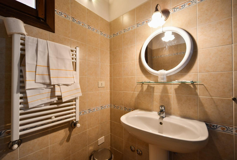 Bathroom 2, AGRITURISMO LA VALLE DEI BRONZETTI, Perugia
