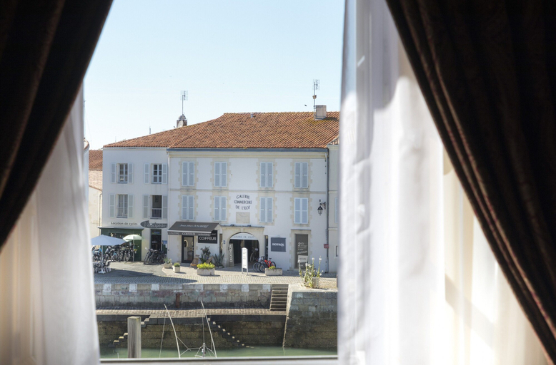 Others 5, Hotel de Toiras, Charente-Maritime