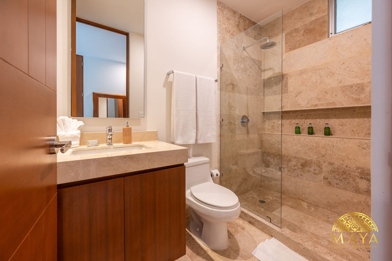 Bathroom 2, NHOA 107A Lux 2BR Condo Pool access in Aldea Zama, Cozumel