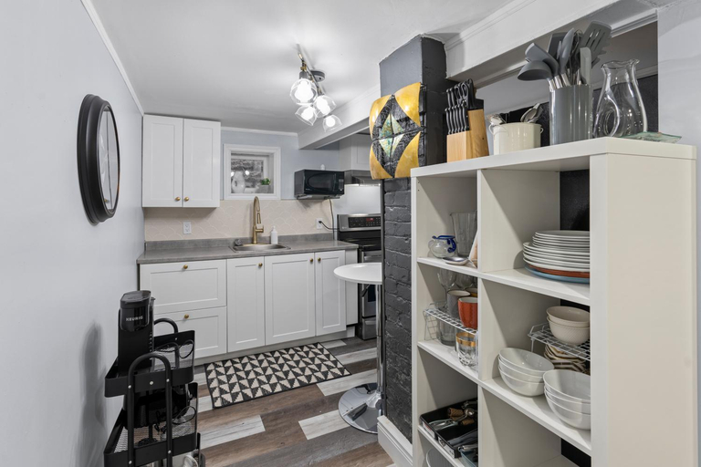 Kitchen 5, 7BR house 19 ppl DT Windsor WD Free Parking, Essex