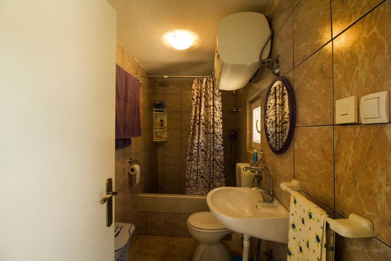 Bathroom 2, House JANA, Vis