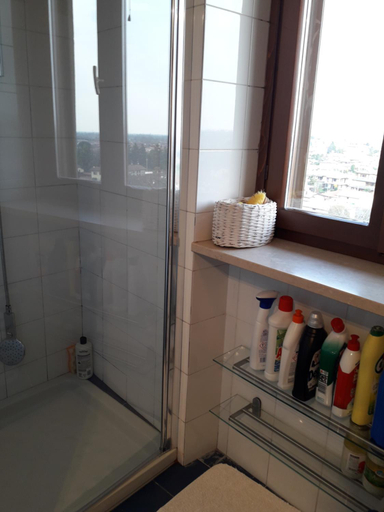Bathroom 3, Sunrise In The Castle, Brescia