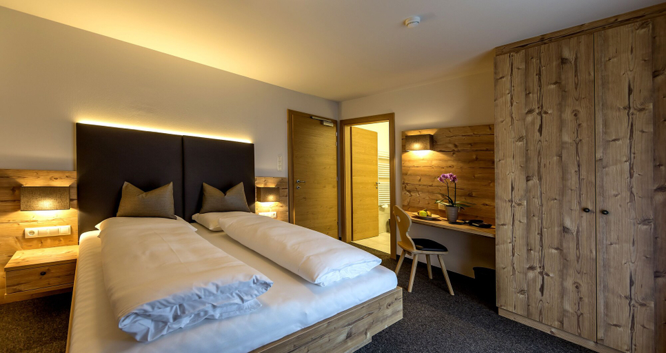 Bedroom 3, Anewandter Historic Hotel, Bolzano