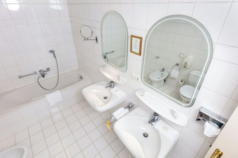 Bathroom 4, Landhuishotel & Restaurant De Bloemenbeek, Losser