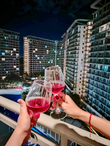 Food & Drinks 5, Aurora Oasis Suite by Sweet Serenity Lodging, Parañaque