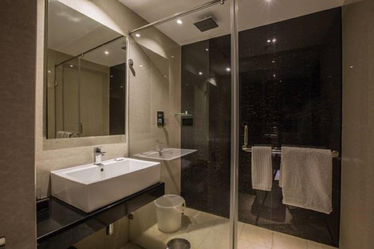 Bathroom 3, Hotel Hemala, Karur