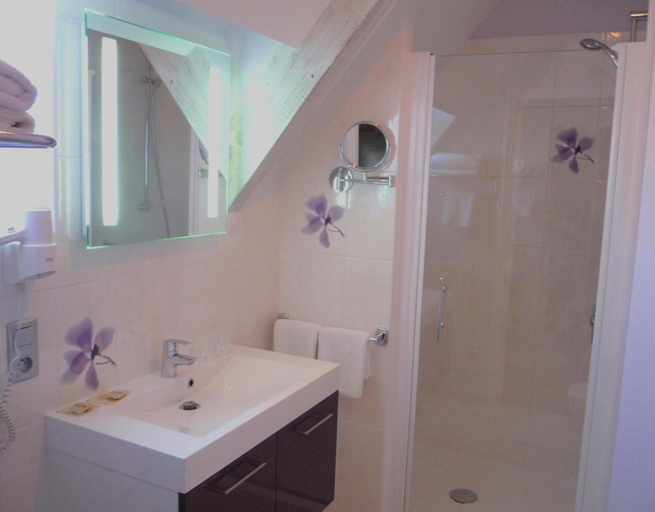 Bathroom 3, Hostellerie du Causse, Lot