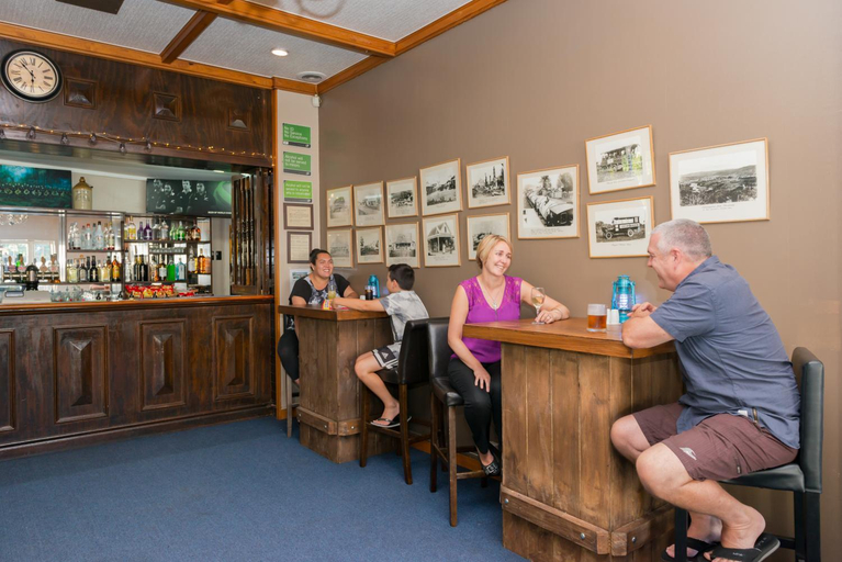 Food & Drinks 4, Discovery Settlers Hotel Whangarei, Whangarei