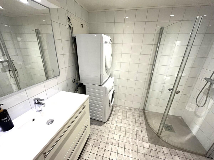 Bathroom 5, Cosy & Family Flat with Parking & EV Charger, Skedsmo
