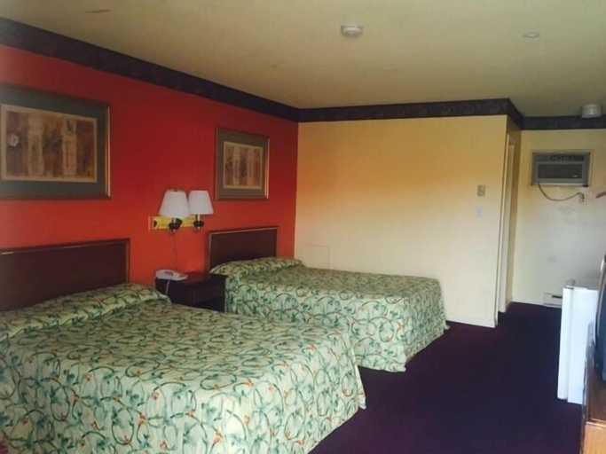 Bedroom 5, Penn Terrace Motel, Luzerne