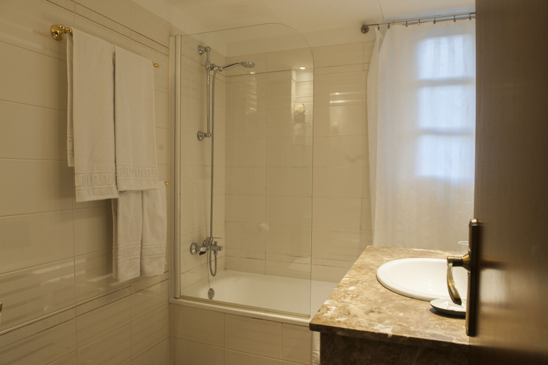 Bathroom 4, Hotel Edelweiss Camprodon, Girona
