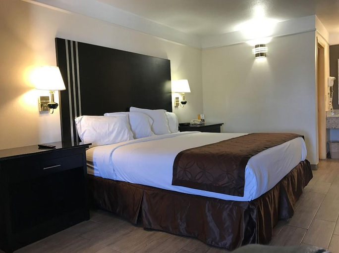 Bedroom 5, Texas Inn Suites, Hidalgo