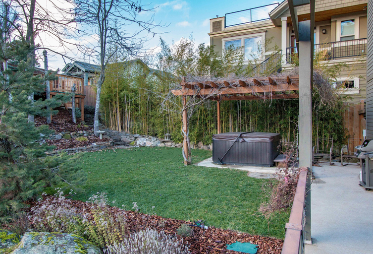 Property grounds 3, Hazel House 4 Bedroom Home by RedAwning, Hood River