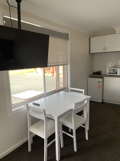 Others 5, Altona Motel, Uralla
