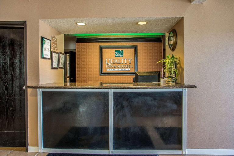 Public Area, Quality Inn & Suites West Bend, Washington
