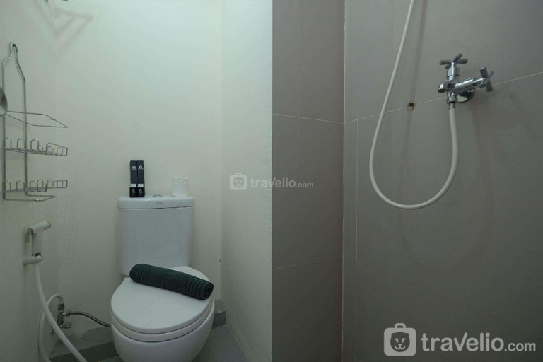 Bathroom, Homey Studio Bogorienze near Jungle By Travelio, Bogor