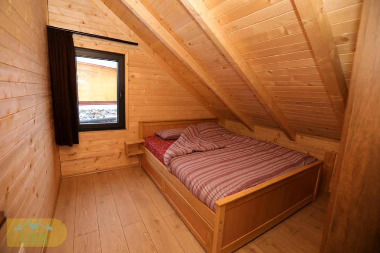 Bedroom 2, Bujtinat Lisa, Peć