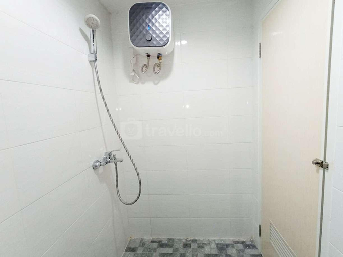 Bathroom 3, Homey Living Studio Amartha View By Travelio, Semarang
