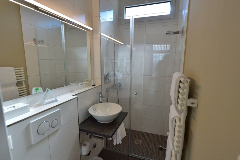 Bathroom 4, Hotel Sommerau, Plessur