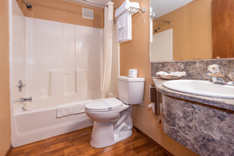 Bathroom 4, Far West Motel, Clallam