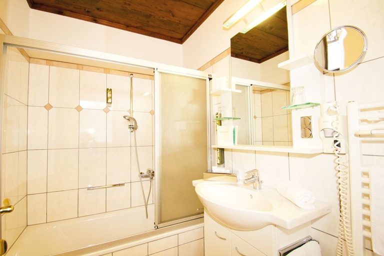 Bathroom 4, Seewinkel, Salzburg Umgebung