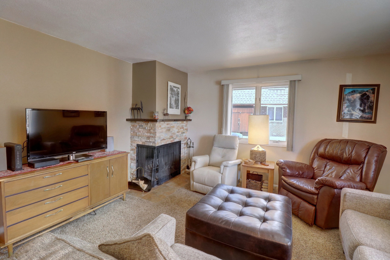 Living area, Cc19 Chateau Claire 2 Bedroom Condo by RedAwning, Summit