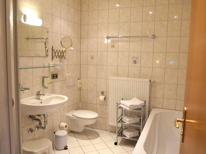 Bathroom 3, Hotel Thalfried, Wartburgkreis
