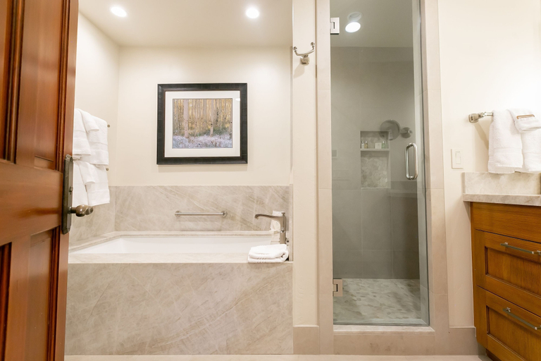Bathroom 5, Deluxe King Room Hotel Room by RedAwning, Summit