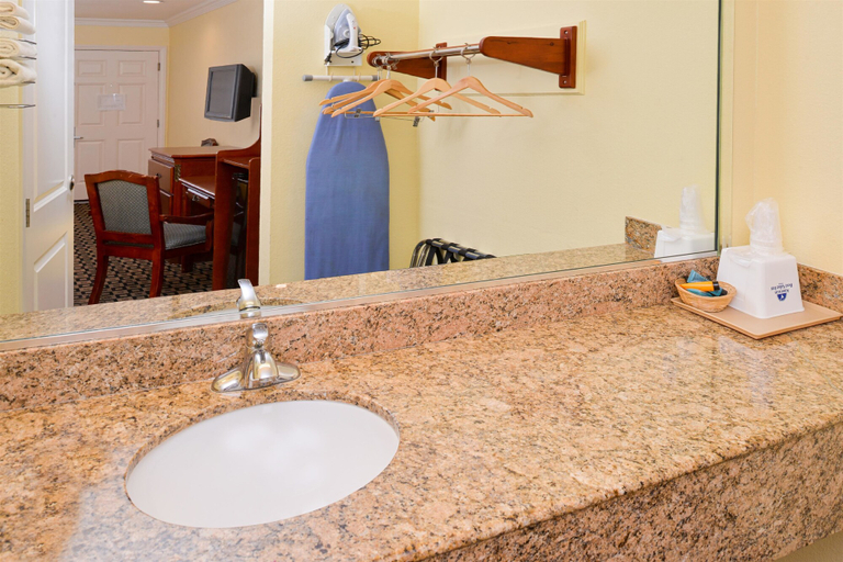 Bathroom 4, Americas Best Value Inn & Suites San Bernardino, San Bernardino