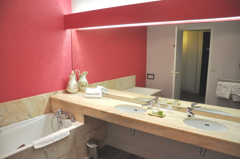 Bathroom 3, Hôtel de France, Gers
