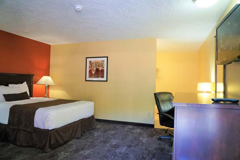 Bedroom 5, McMinnville Inn, Yamhill